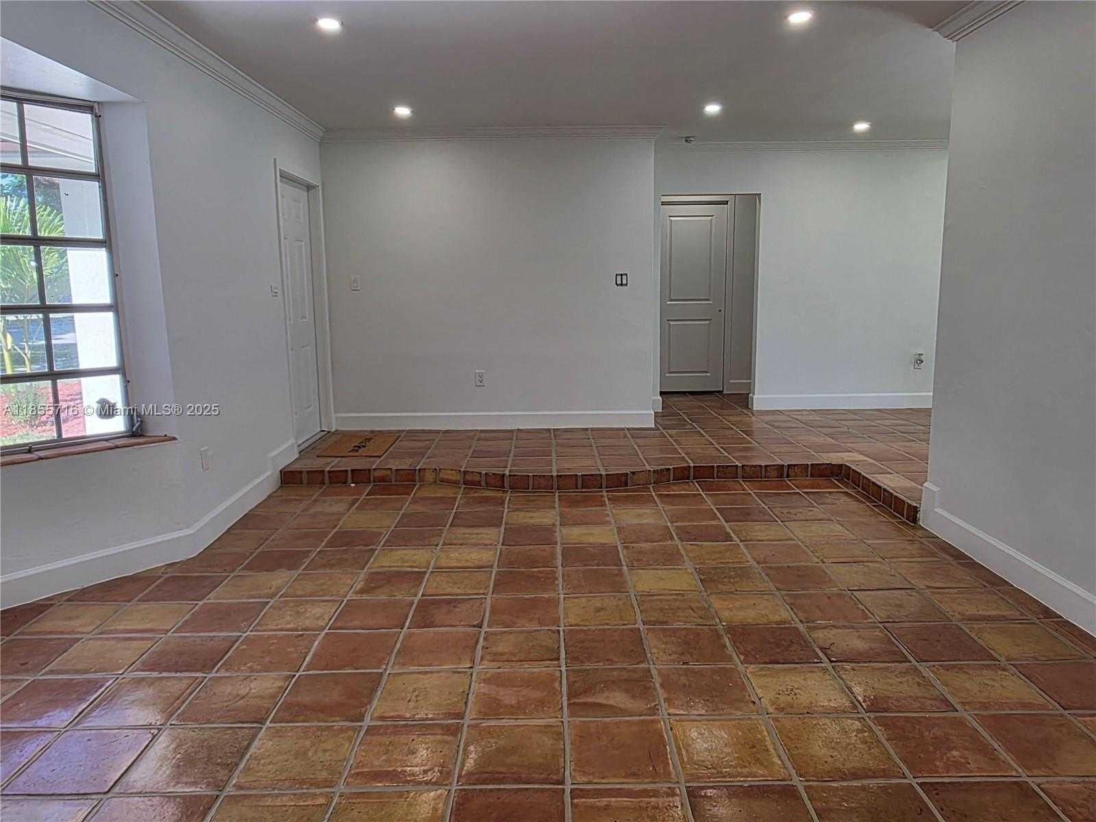 Small Image of 13920 KENDALE LAKES BLVD, Miami Number 14