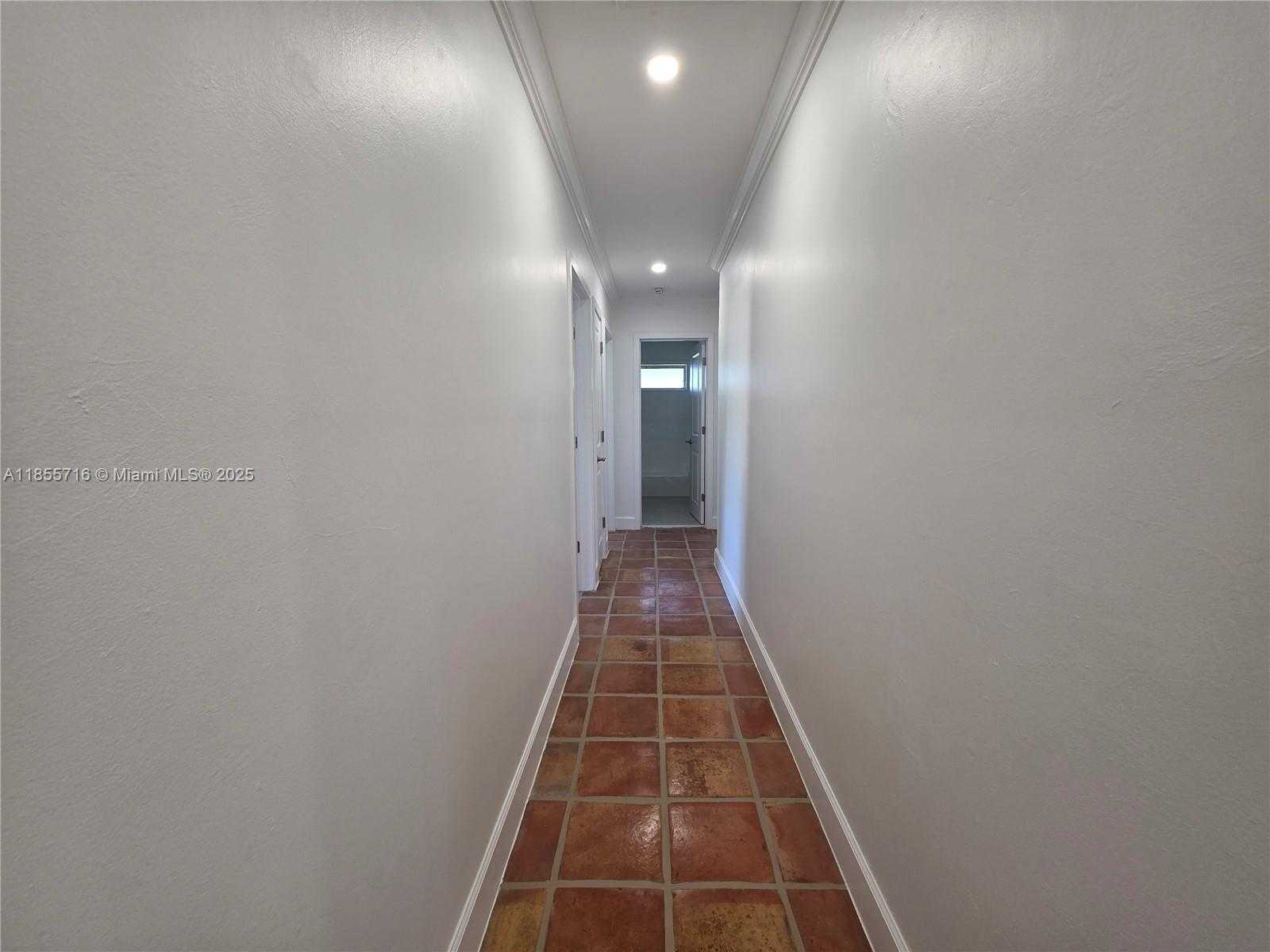 Small Image of 13920 KENDALE LAKES BLVD, Miami Number 17