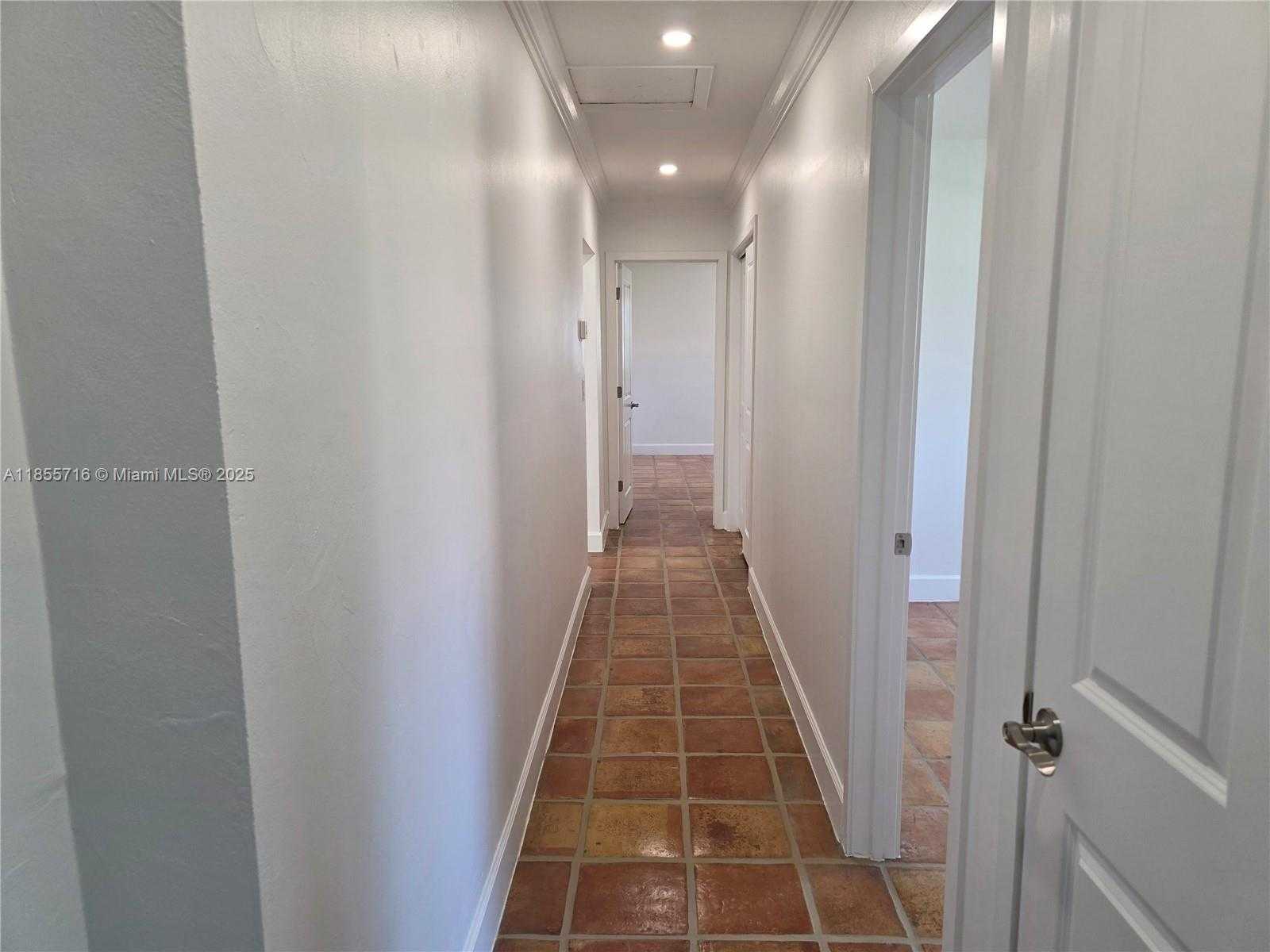 Small Image of 13920 KENDALE LAKES BLVD, Miami Number 18