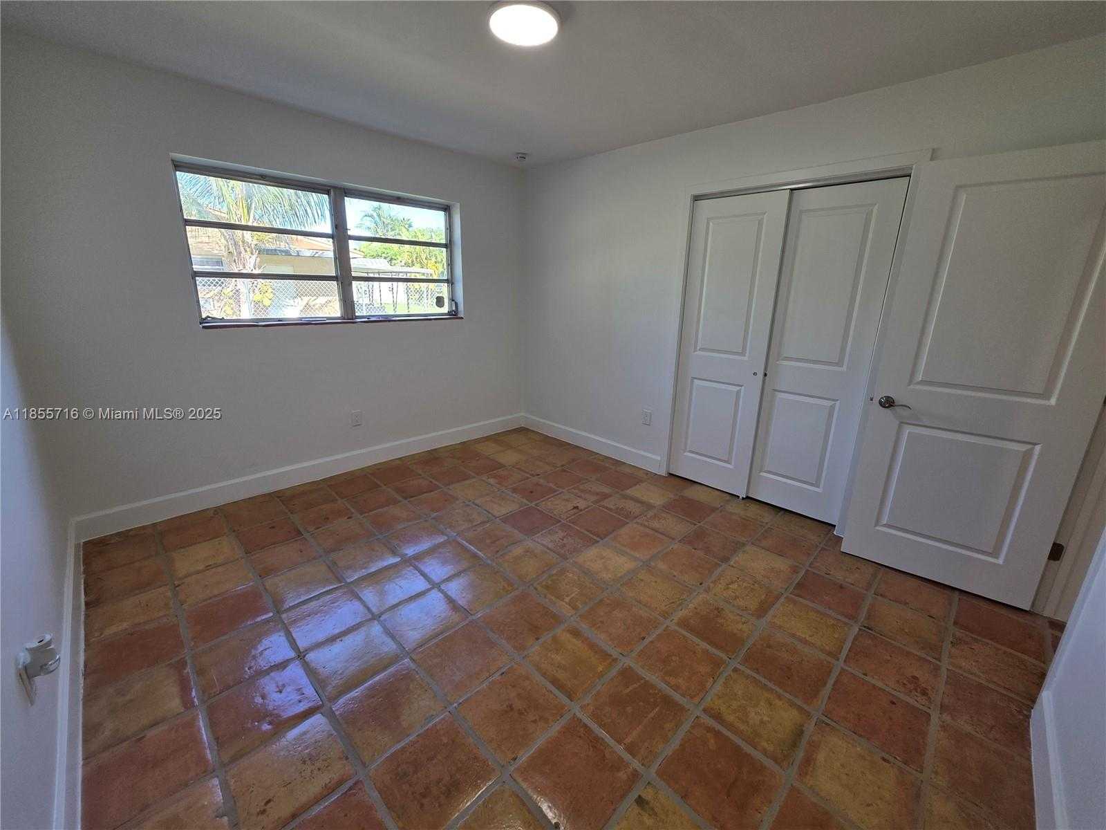 Small Image of 13920 KENDALE LAKES BLVD, Miami Number 21