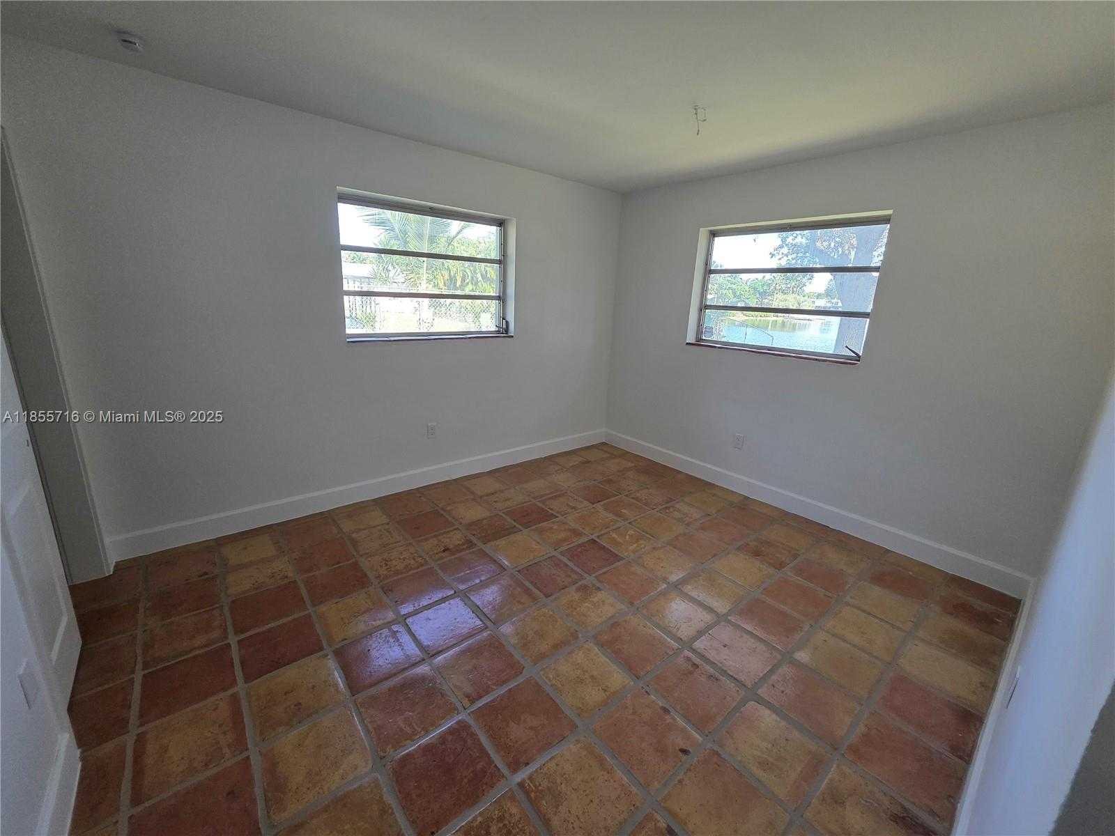 Small Image of 13920 KENDALE LAKES BLVD, Miami Number 22