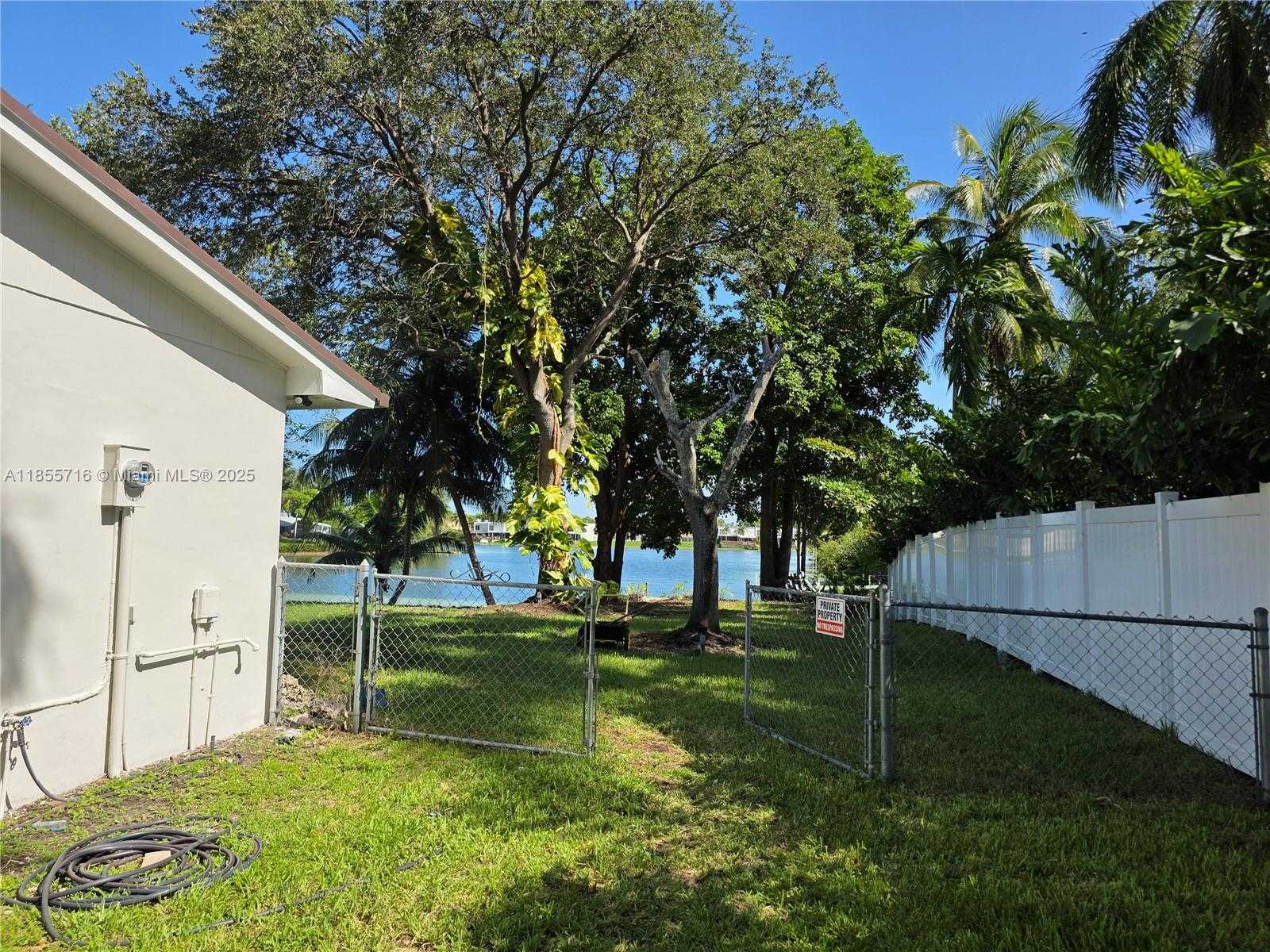 Small Image of 13920 KENDALE LAKES BLVD, Miami Number 24