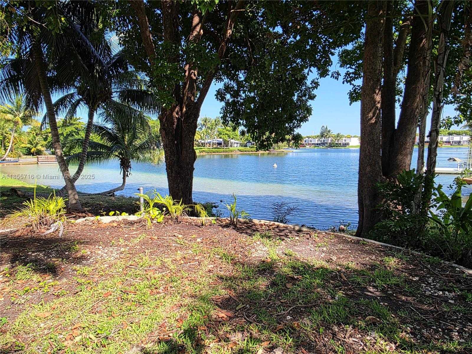 Small Image of 13920 KENDALE LAKES BLVD, Miami Number 27