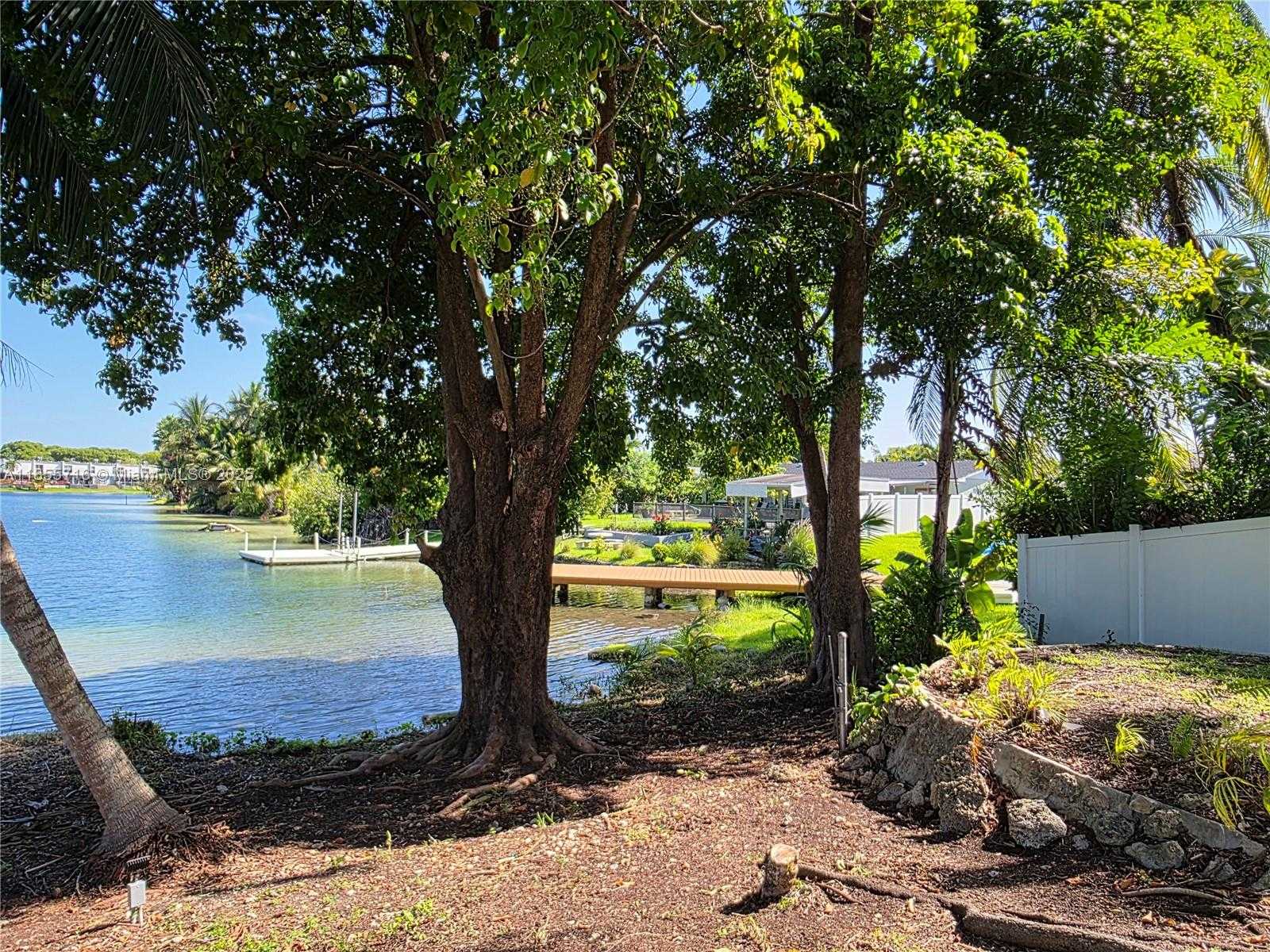 Small Image of 13920 KENDALE LAKES BLVD, Miami Number 31