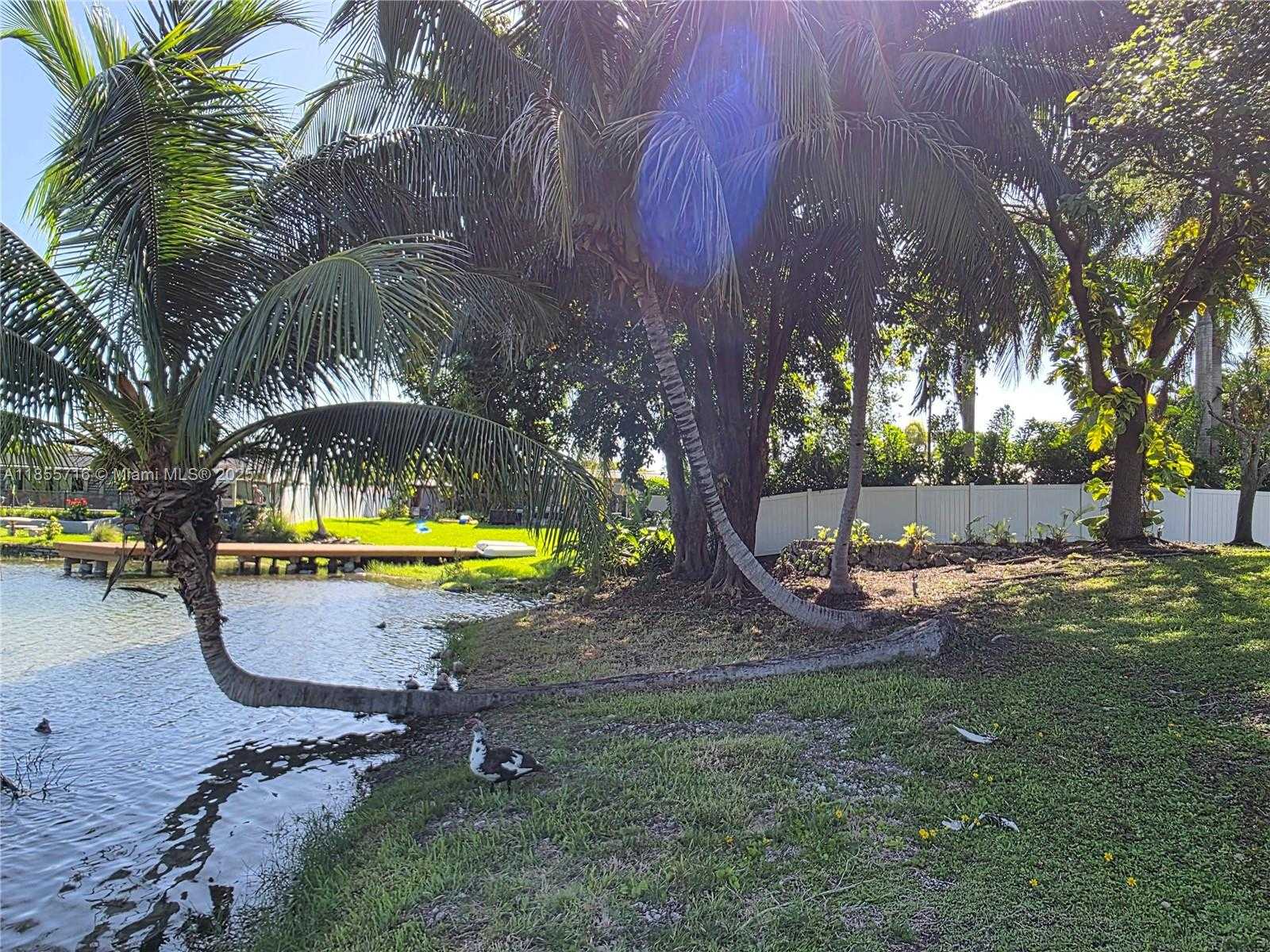 Small Image of 13920 KENDALE LAKES BLVD, Miami Number 34