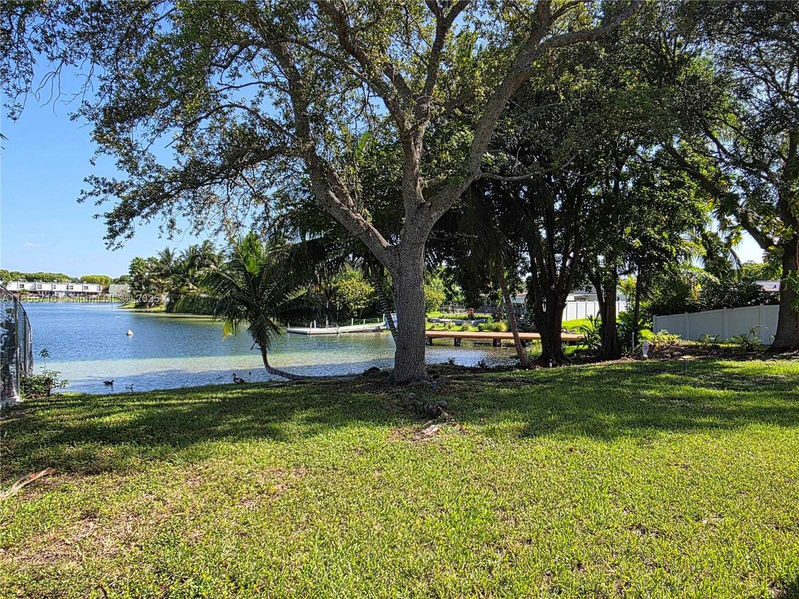 Small Image of 13920 KENDALE LAKES BLVD, Miami Number 35