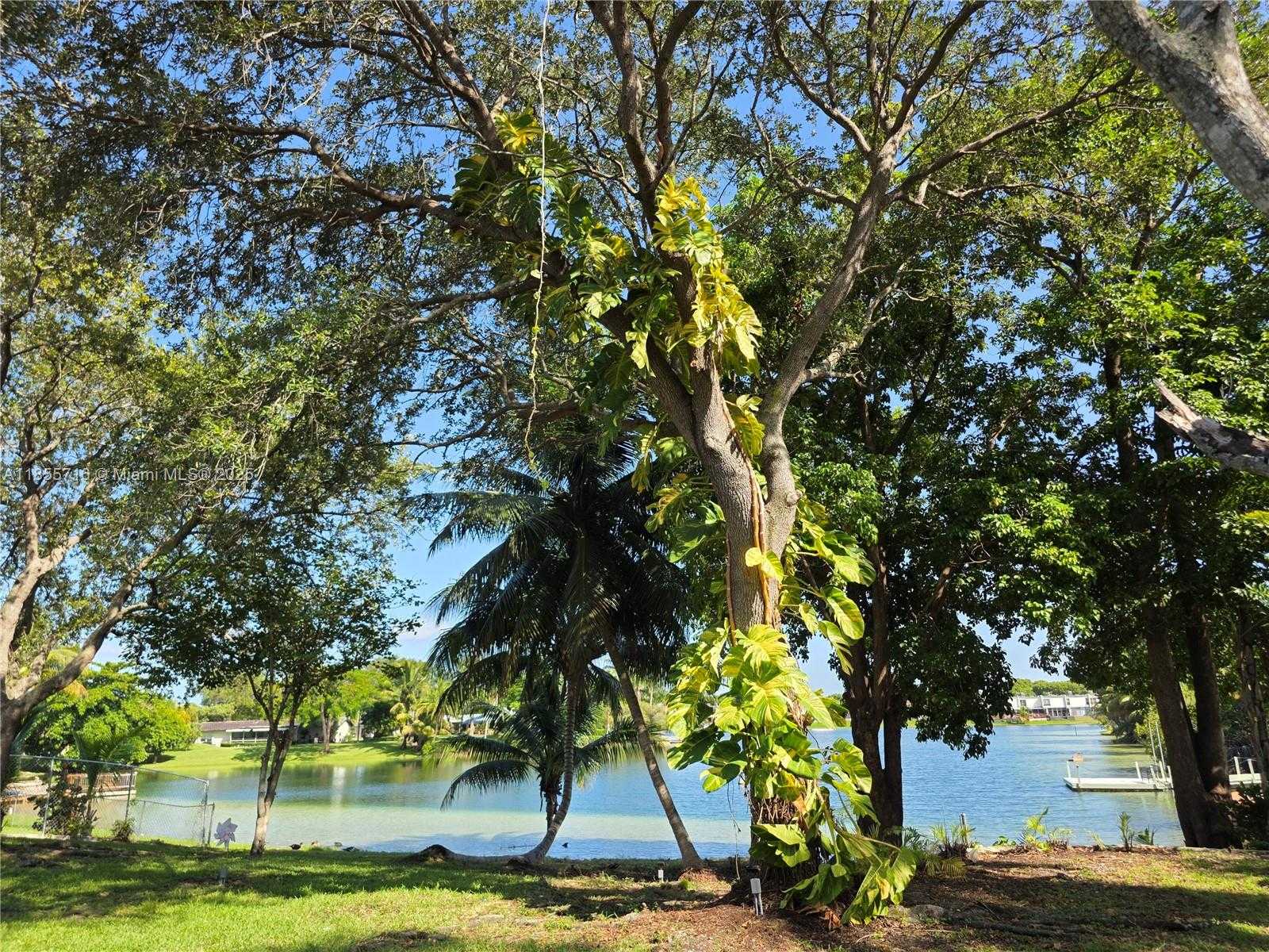 Small Image of 13920 KENDALE LAKES BLVD, Miami Number 40