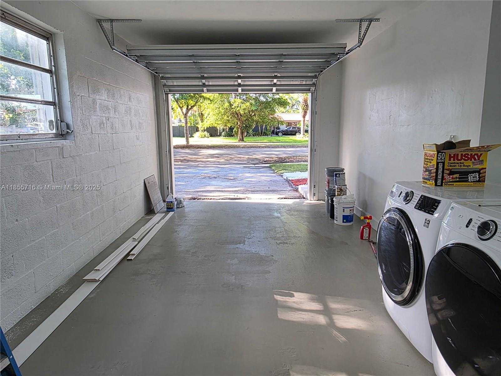 Small Image of 13920 KENDALE LAKES BLVD, Miami Number 43