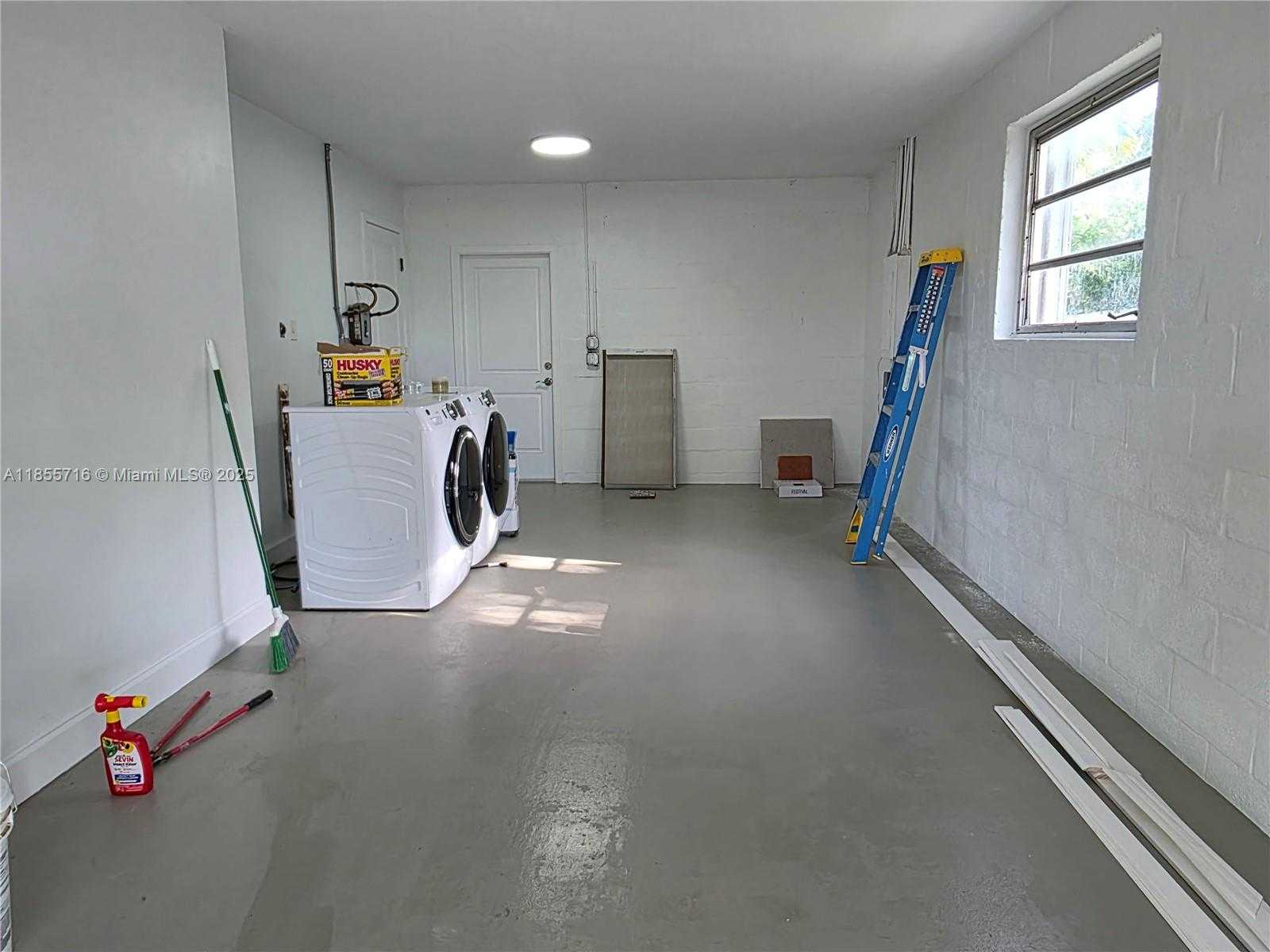 Small Image of 13920 KENDALE LAKES BLVD, Miami Number 44