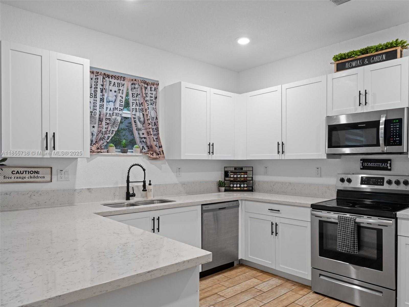 Small Image of 1418 SOUTH EAST 26TH TER, Homestead Number 22