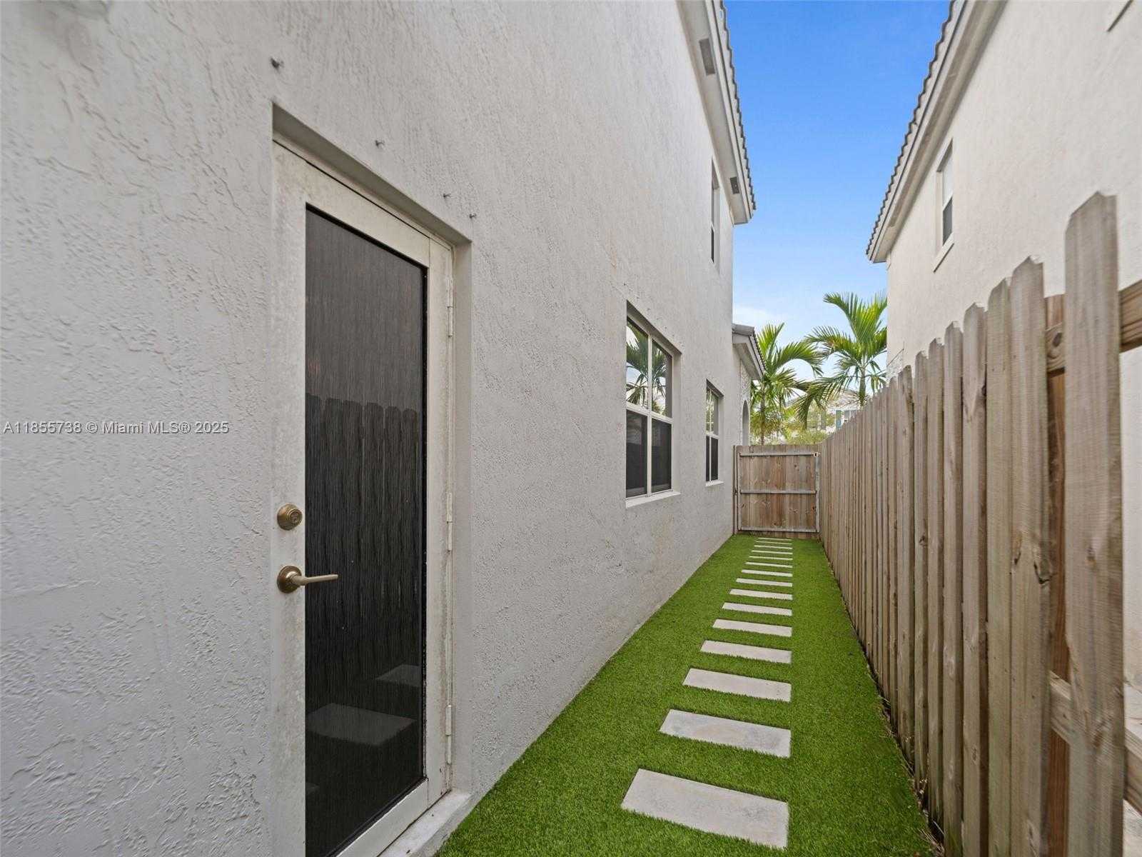 Small Image of 1418 SOUTH EAST 26TH TER, Homestead Number 36
