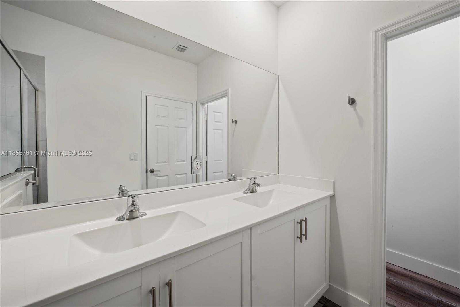 Small Image of 3471 WEST 110TH ST, Hialeah Number 16