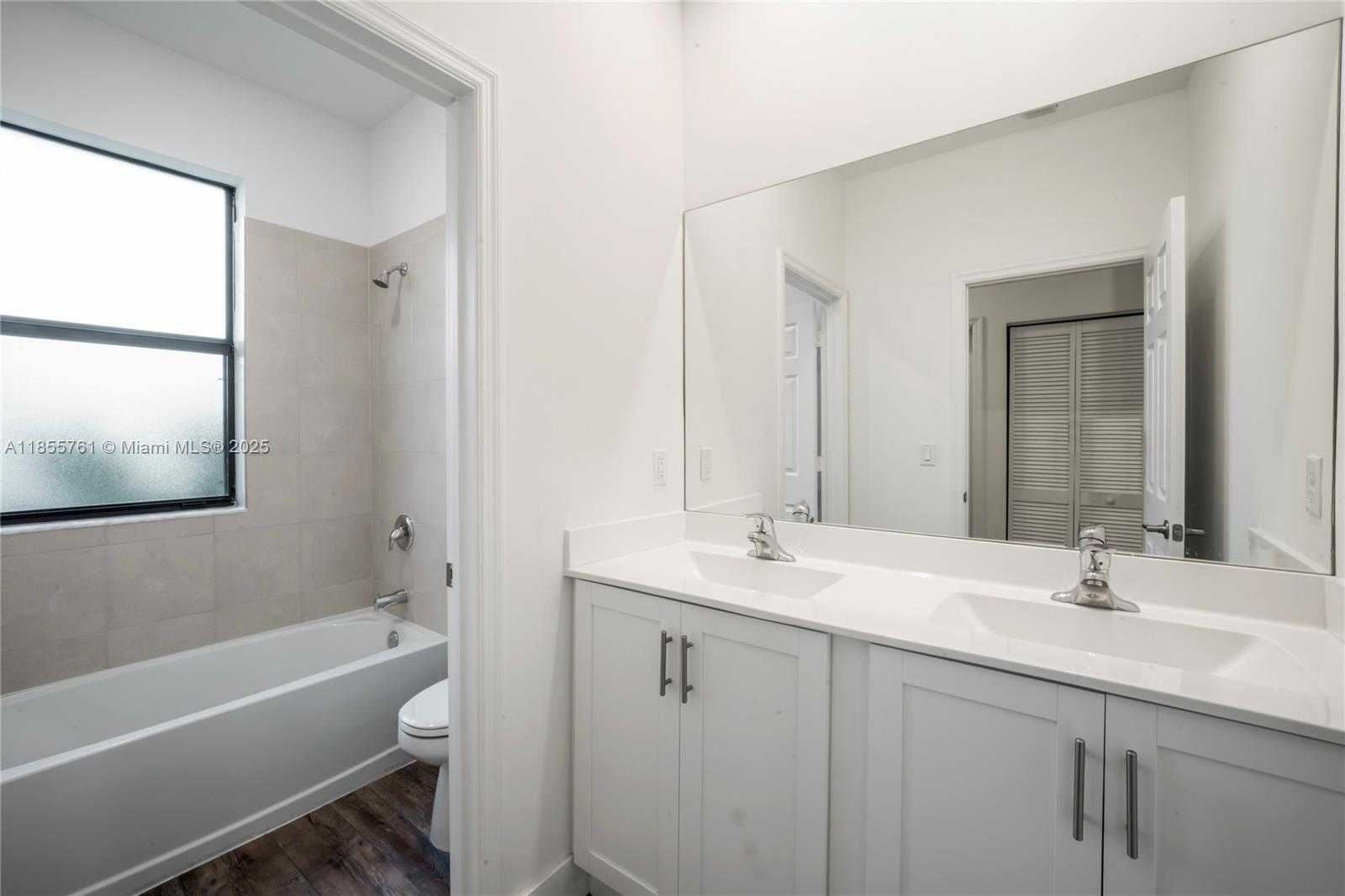 Small Image of 3471 WEST 110TH ST, Hialeah Number 26
