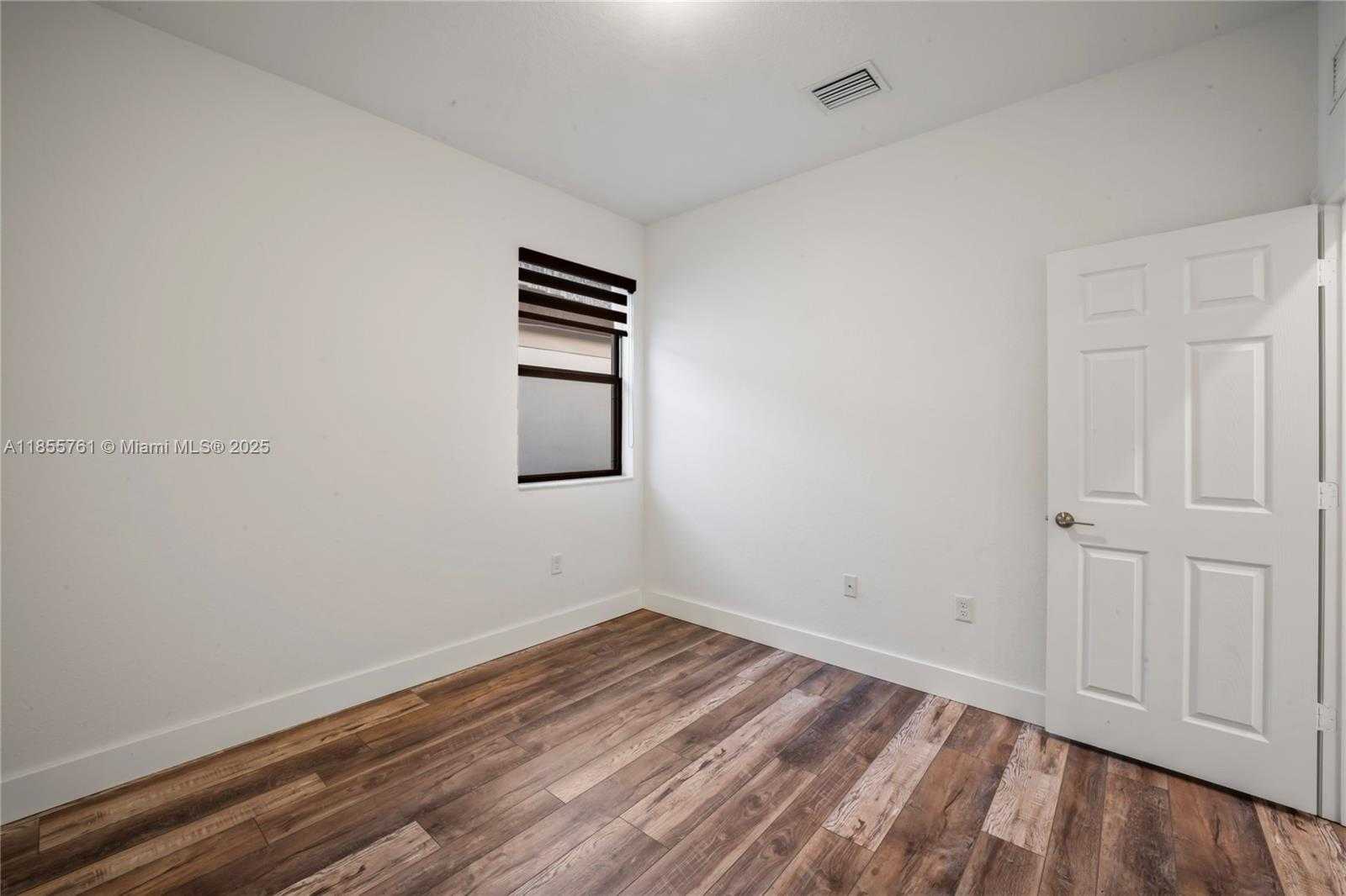 Small Image of 3471 WEST 110TH ST, Hialeah Number 27