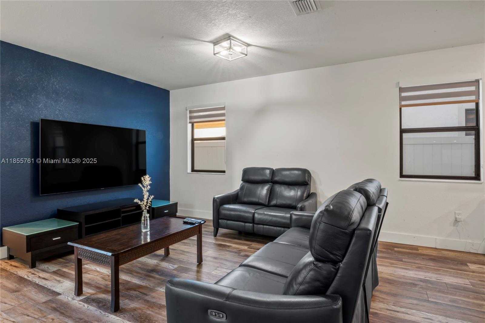 Small Image of 3471 WEST 110TH ST, Hialeah Number 4