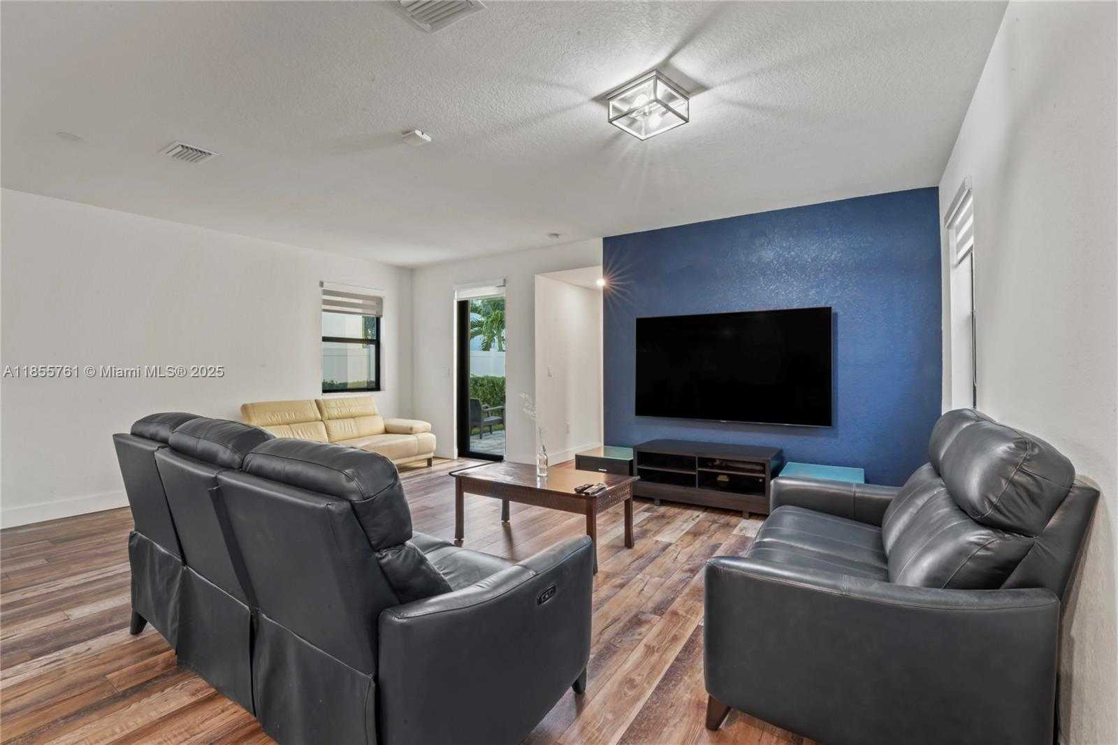 Small Image of 3471 WEST 110TH ST, Hialeah Number 6