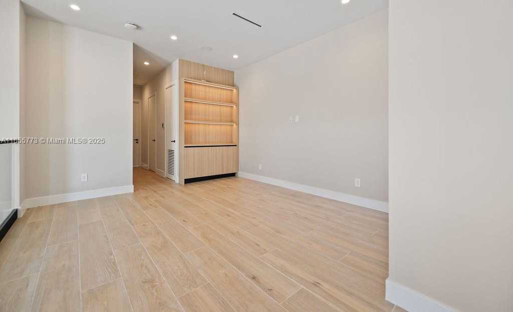 Small Image of 810 NORTH EAST 17TH, Fort Lauderdale Number 25