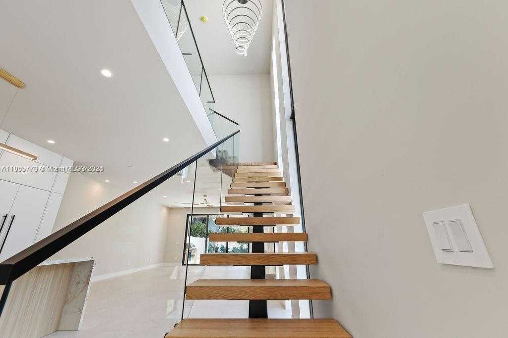 Small Image of 810 NORTH EAST 17TH, Fort Lauderdale Number 39