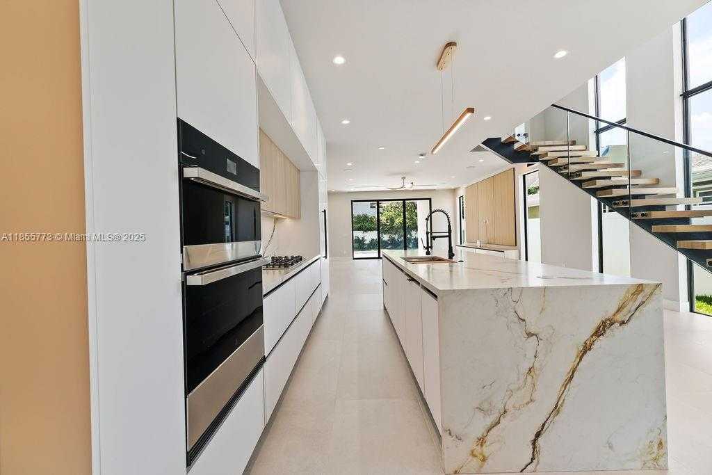 Small Image of 810 NORTH EAST 17TH, Fort Lauderdale Number 6