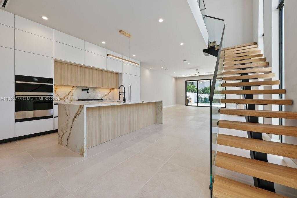 Small Image of 810 NORTH EAST 17TH, Fort Lauderdale Number 7