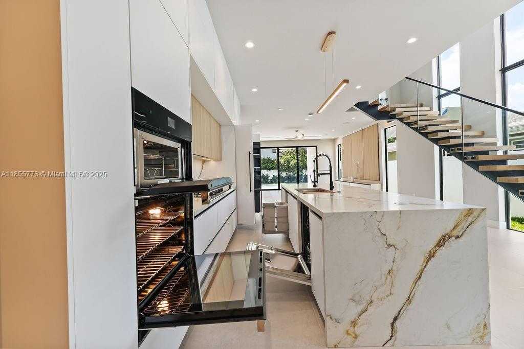 Small Image of 810 NORTH EAST 17TH, Fort Lauderdale Number 8