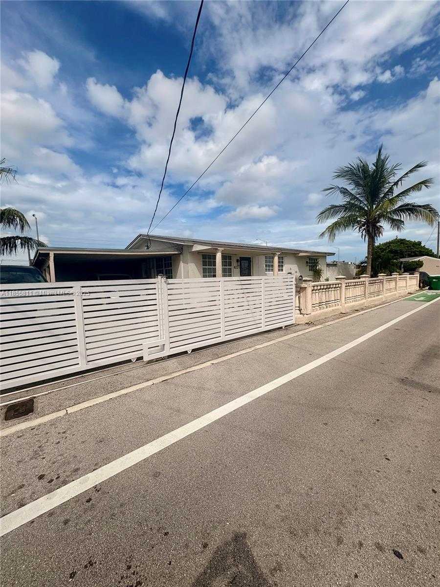 Small Image of 8221 NORTH WEST SOUTH RIVER DR, Medley Number 18
