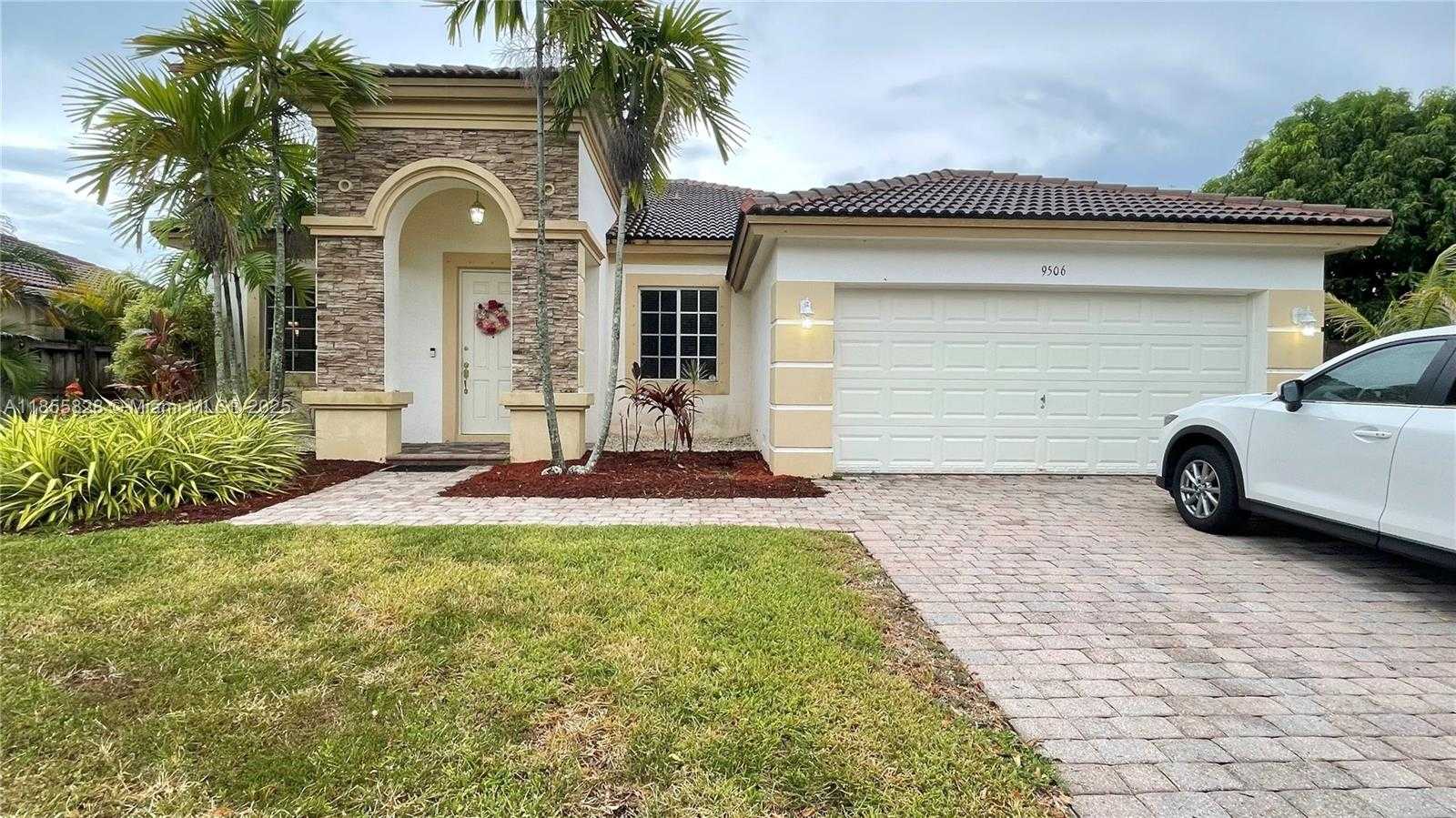 Small Image of 9506 SOUTH WEST 220TH LN, Cutler Bay Number 2