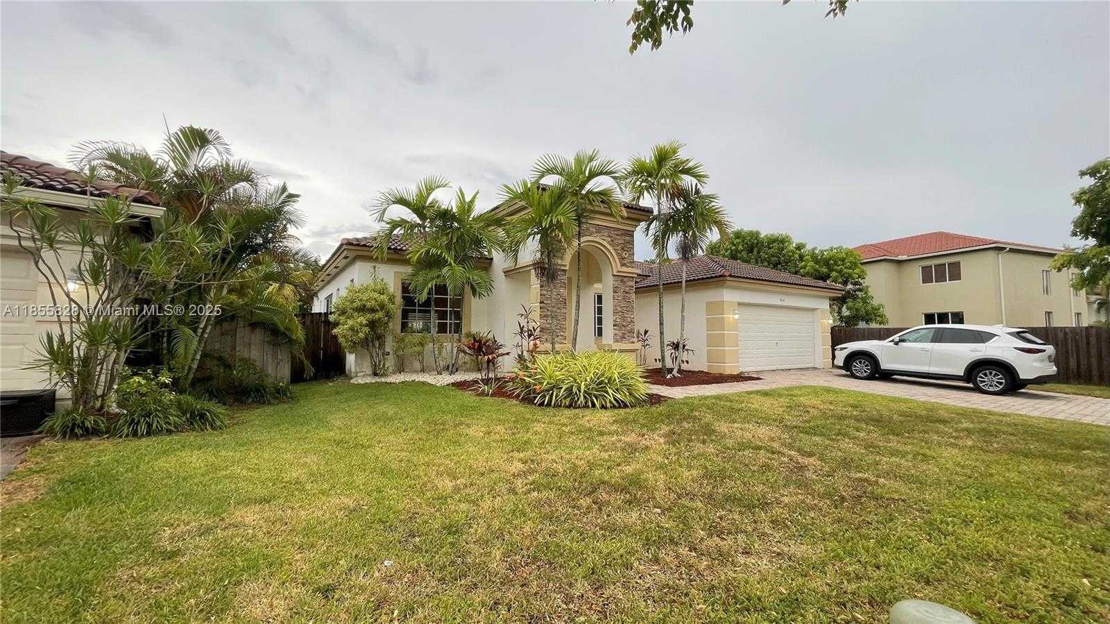 Small Image of 9506 SOUTH WEST 220TH LN, Cutler Bay Number 3