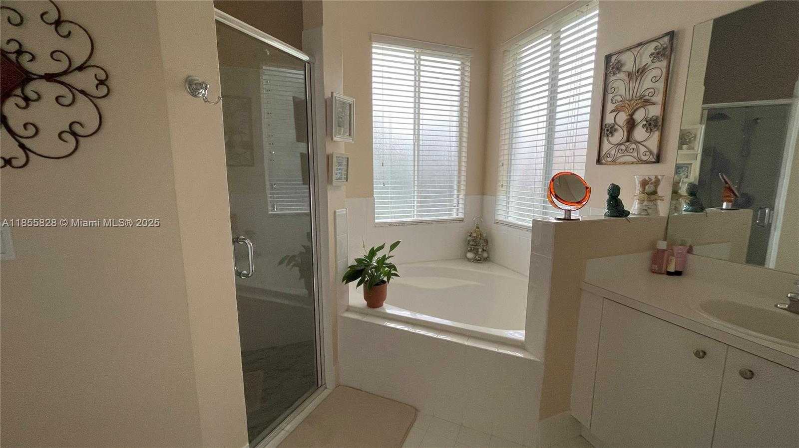 Small Image of 9506 SOUTH WEST 220TH LN, Cutler Bay Number 32