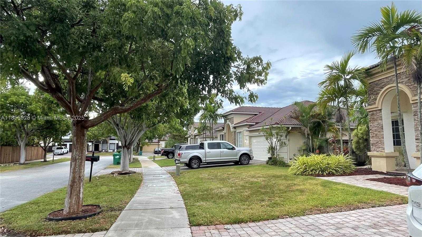 Small Image of 9506 SOUTH WEST 220TH LN, Cutler Bay Number 4
