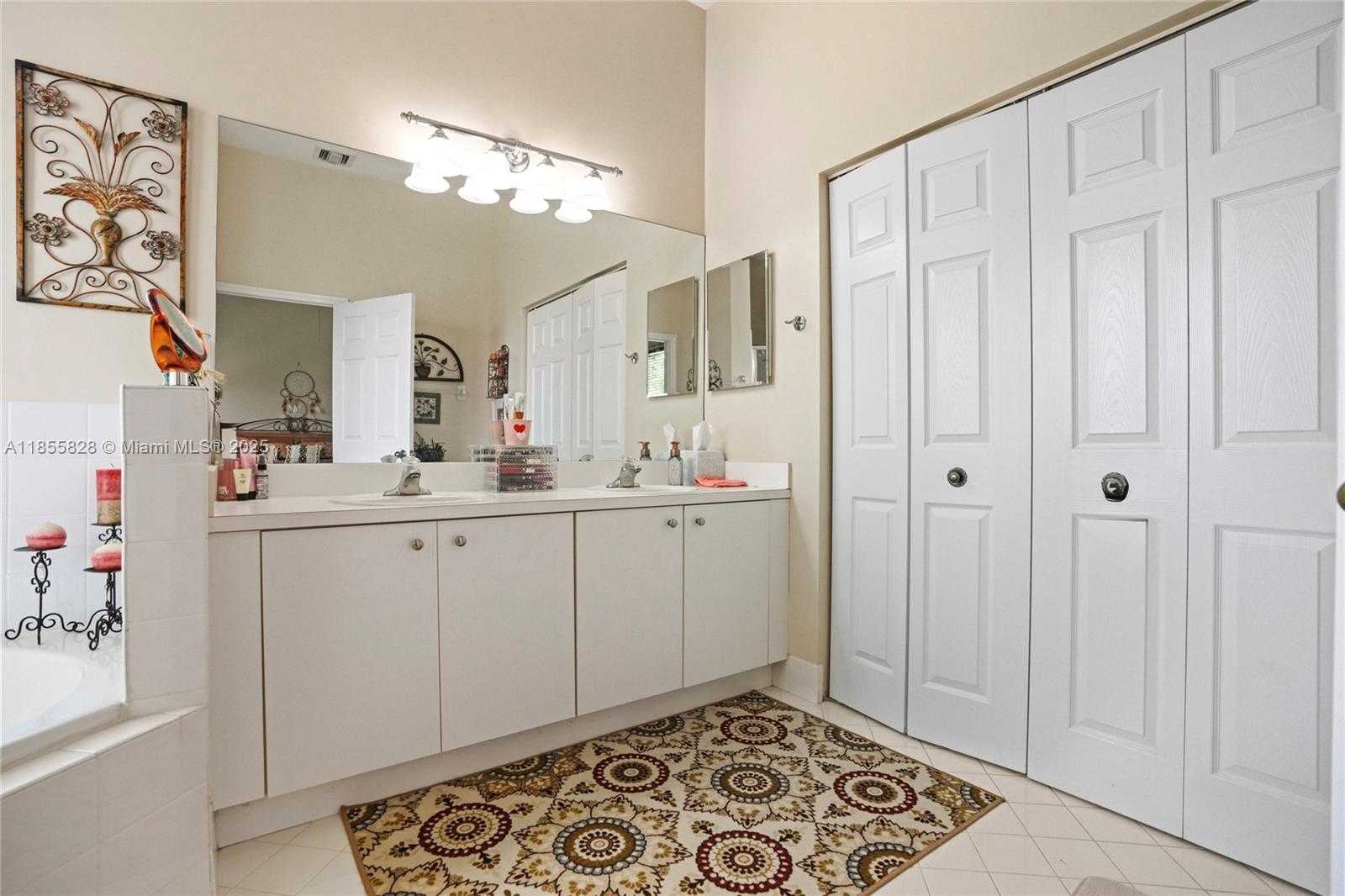 Small Image of 9506 SOUTH WEST 220TH LN, Cutler Bay Number 41