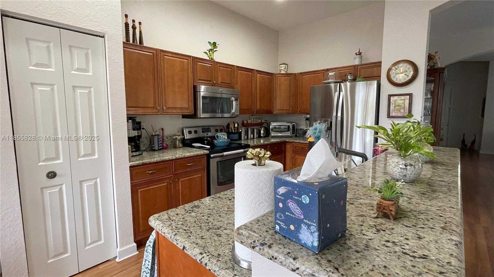 Small Image of 9506 SOUTH WEST 220TH LN, Cutler Bay Number 5