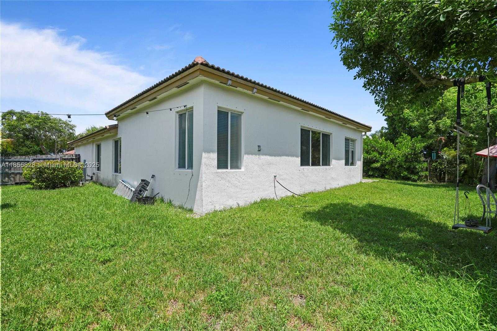 Small Image of 9506 SOUTH WEST 220TH LN, Cutler Bay Number 51
