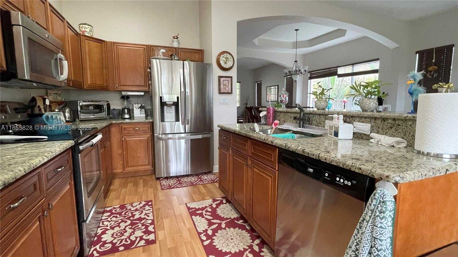 Small Image of 9506 SOUTH WEST 220TH LN, Cutler Bay Number 6