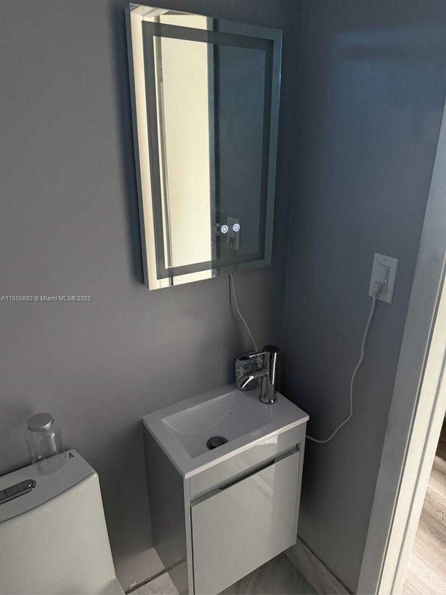 Small Image of 3301 SOUTH WEST 20TH CT, Fort Lauderdale Number 18