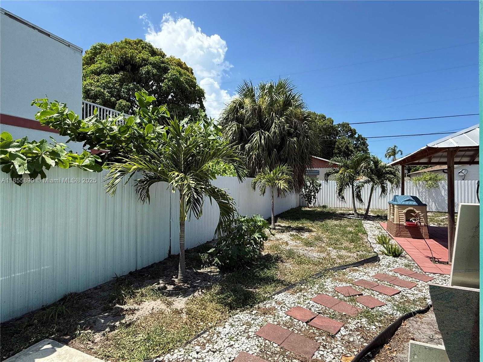 Small Image of 733 45TH ST, West Palm Beach Number 11