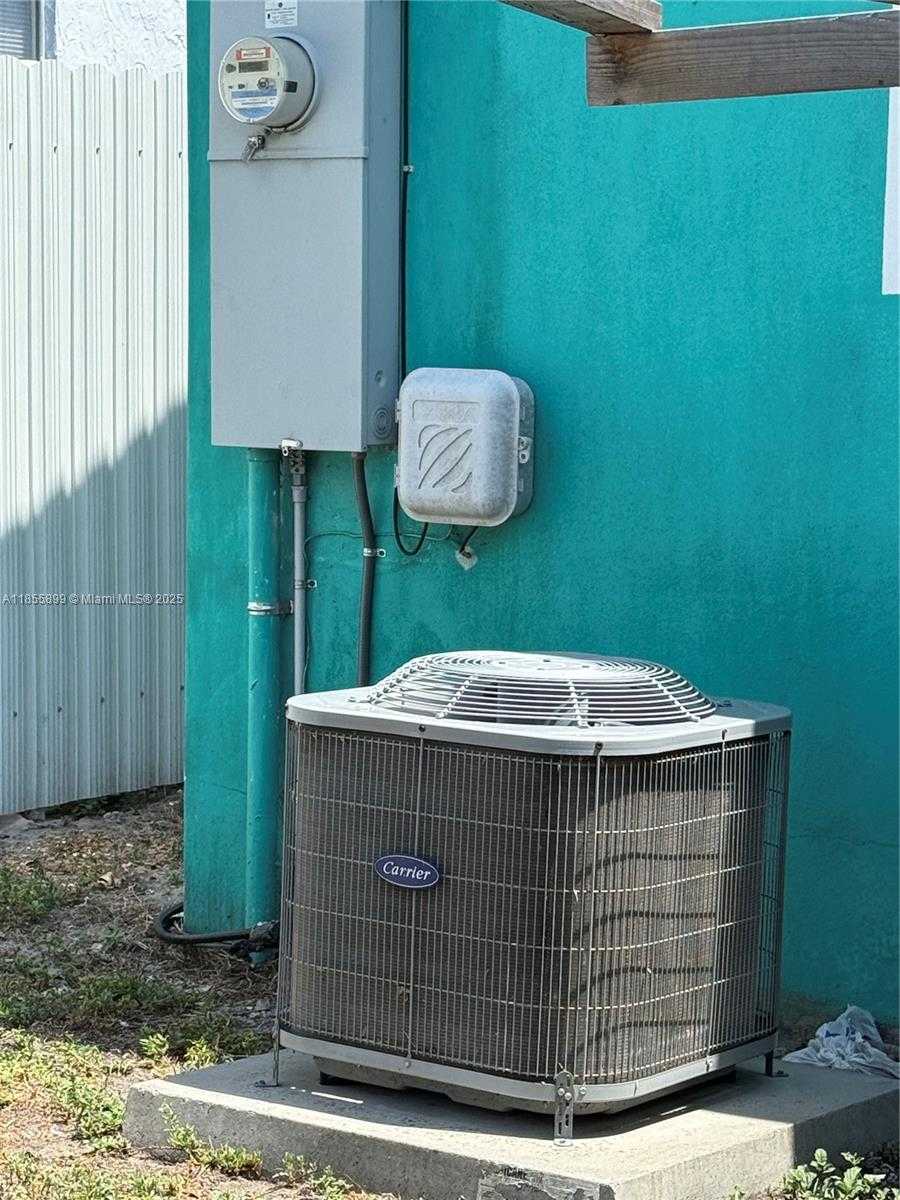 Small Image of 733 45TH ST, West Palm Beach Number 25