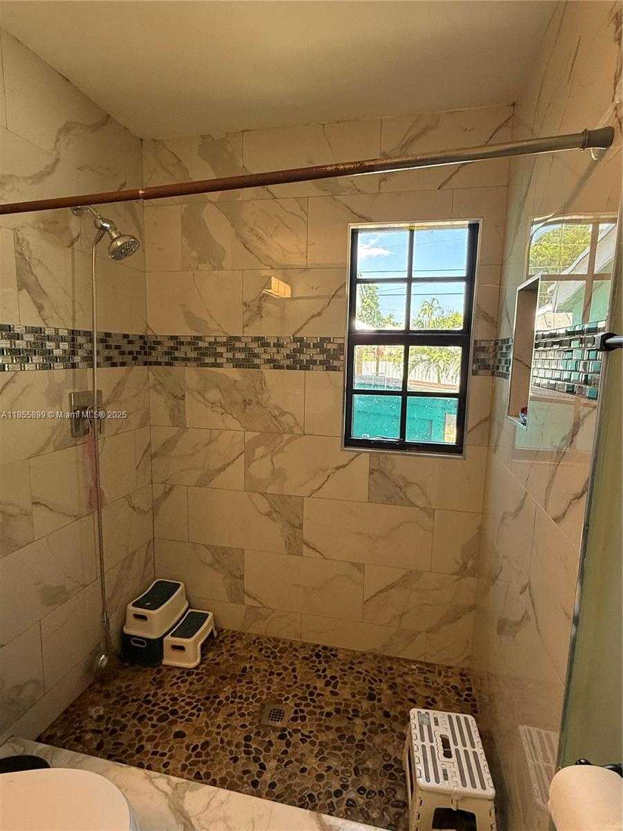 Small Image of 733 45TH ST, West Palm Beach Number 43