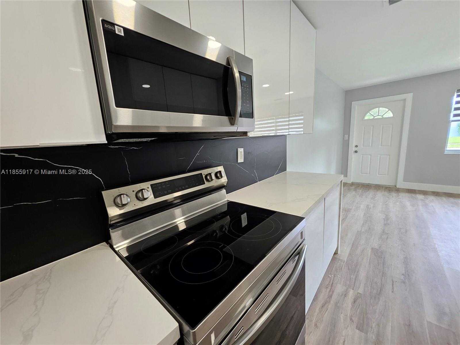 Small Image of 2865 NORTH EAST 13TH AVE, Pompano Beach Number 8