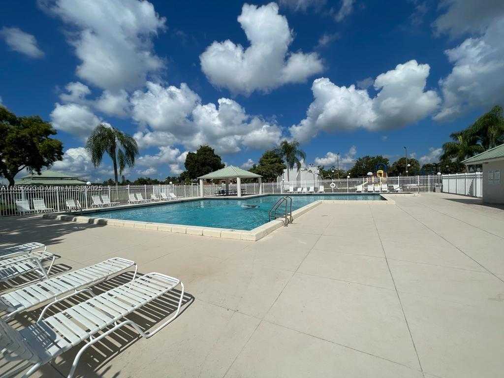 Small Image of 1683 SOUTH WEST 109TH TER, Davie Number 15