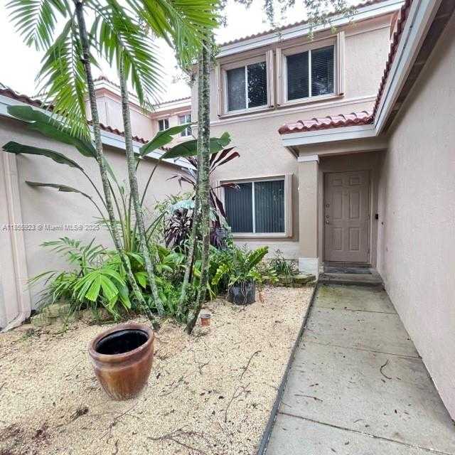Small Image of 1683 SOUTH WEST 109TH TER, Davie Number 3