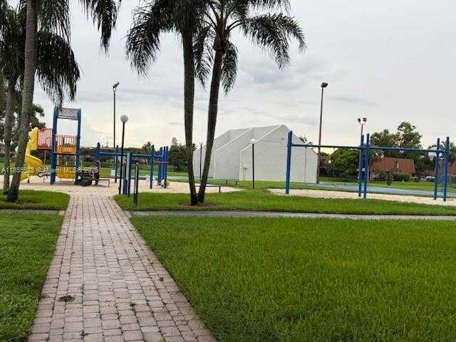 Small Image of 1683 SOUTH WEST 109TH TER, Davie Number 43