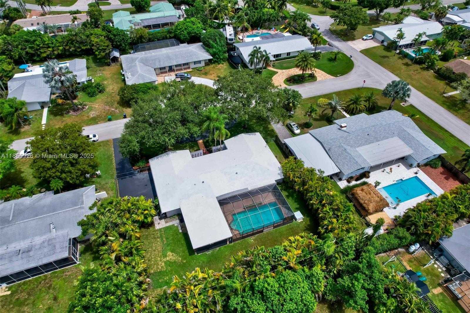 Small Image of 8820 SOUTH WEST 150TH ST, Palmetto Bay Number 41