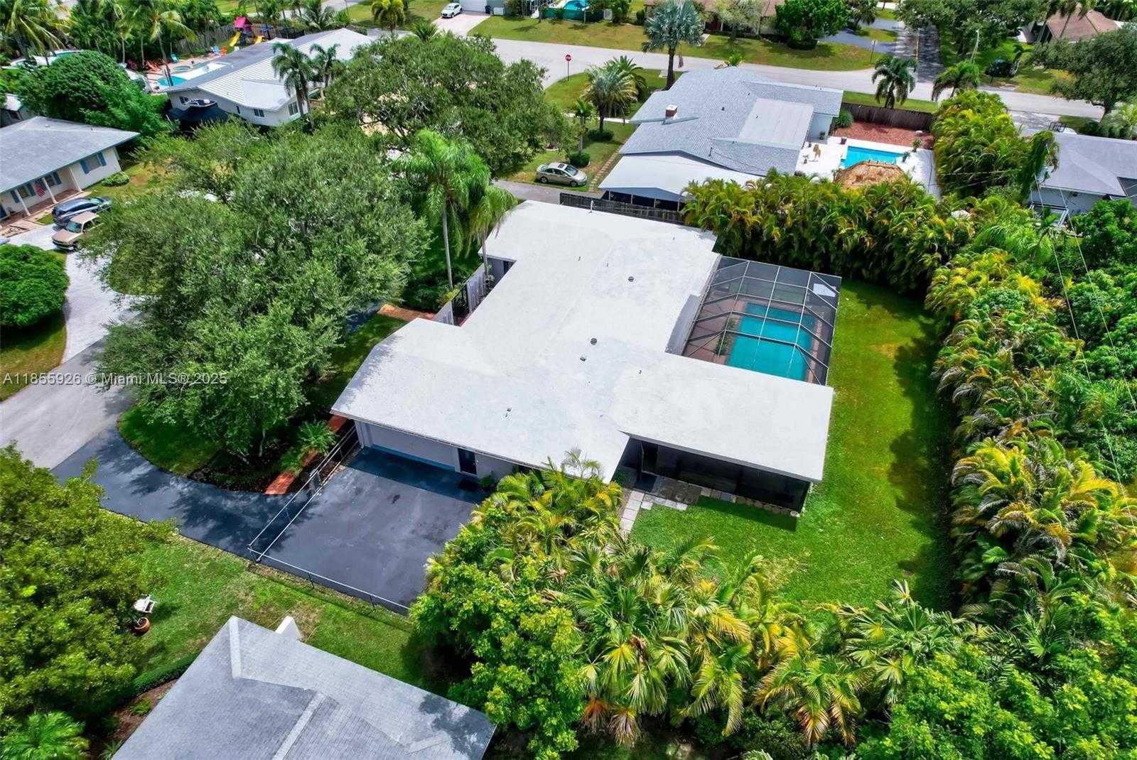 Small Image of 8820 SOUTH WEST 150TH ST, Palmetto Bay Number 56
