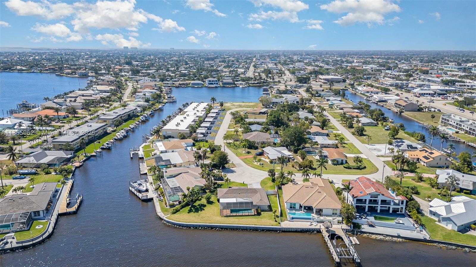 Small Image of 1750 SANDY CIRCLE, Cape Coral Number 10