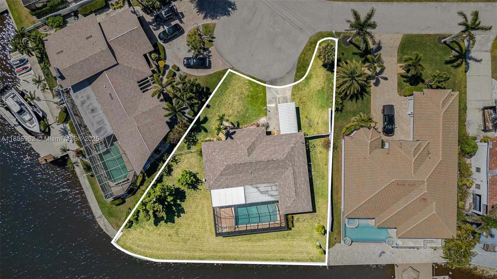 Small Image of 1750 SANDY CIRCLE, Cape Coral Number 14