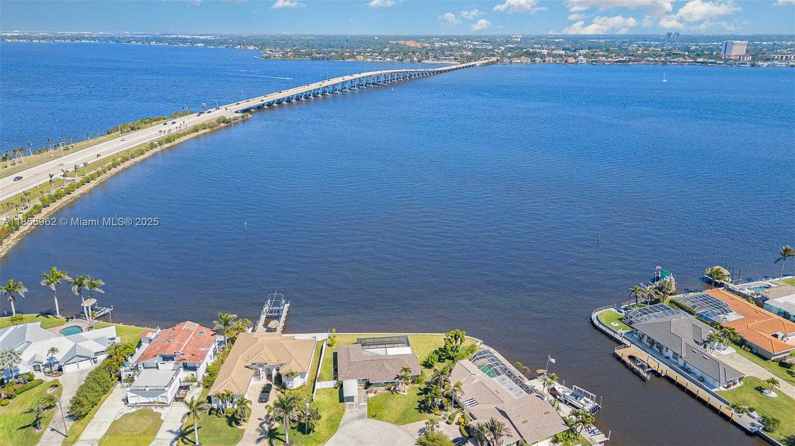 Small Image of 1750 SANDY CIRCLE, Cape Coral Number 3