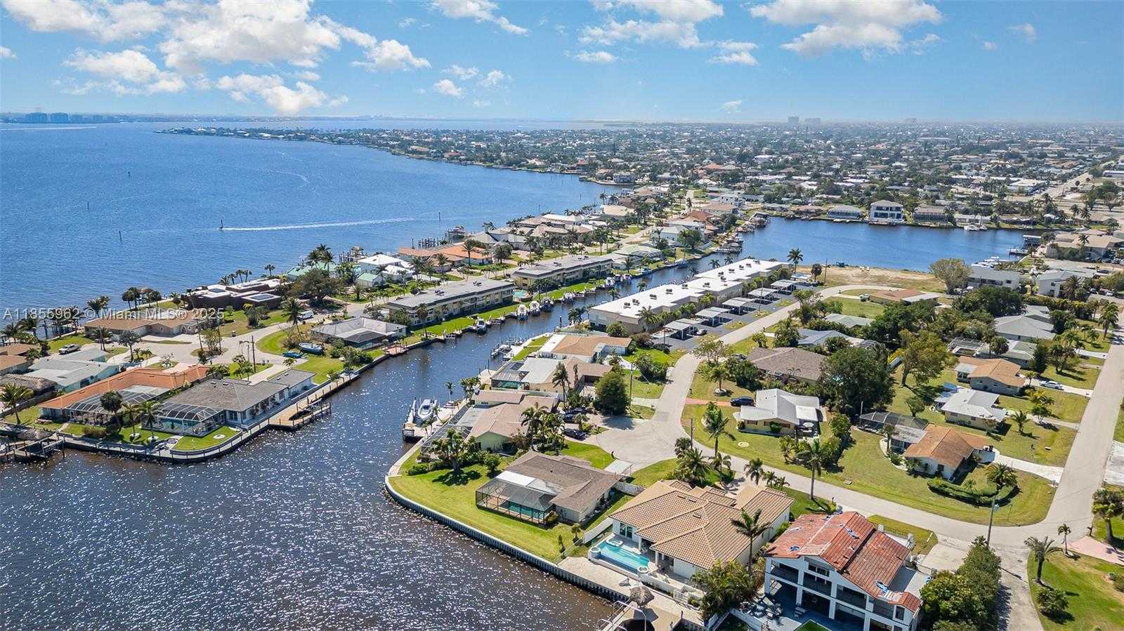 Small Image of 1750 SANDY CIRCLE, Cape Coral Number 4