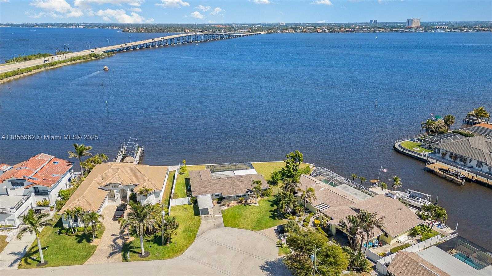 Small Image of 1750 SANDY CIRCLE, Cape Coral Number 6