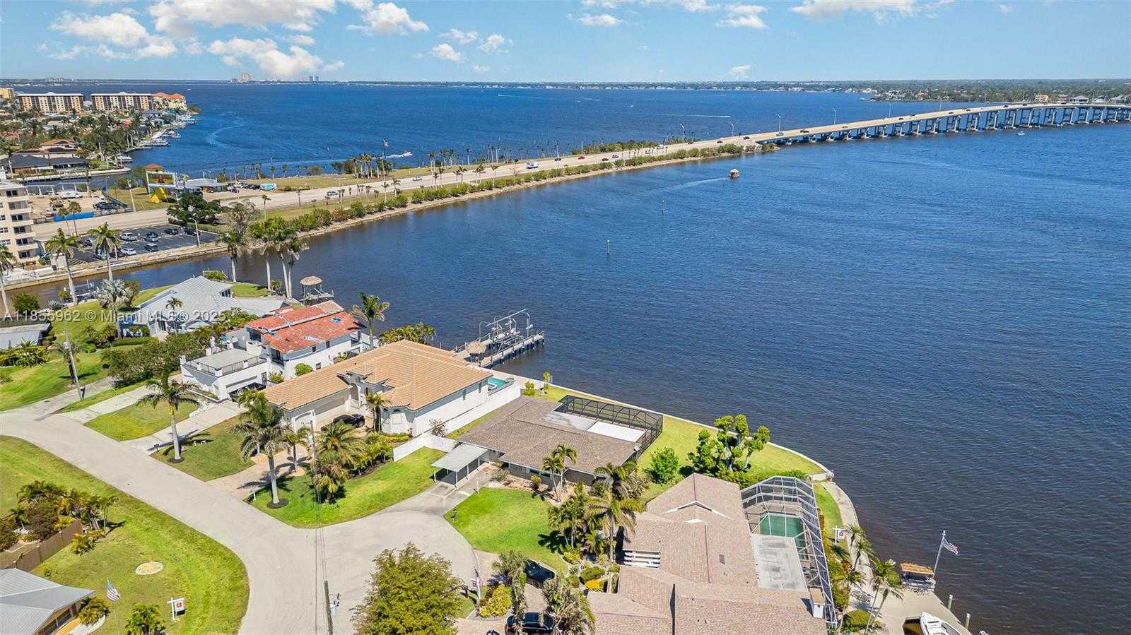 Small Image of 1750 SANDY CIRCLE, Cape Coral Number 7